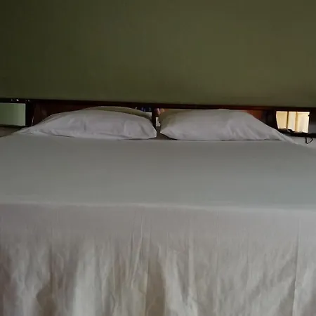 Cabinas El Tropico Hostel